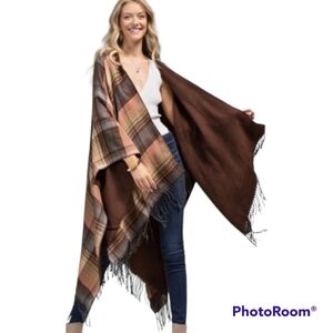 Ruggine Cardigan Poncho Blanket